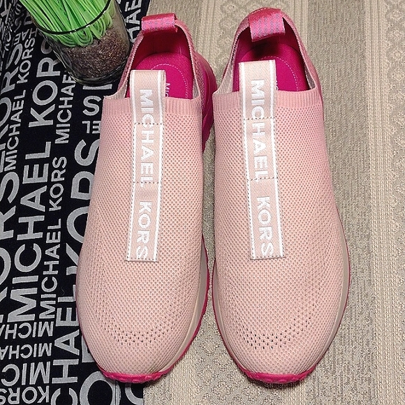 MICHAEL Michael Kors Barbie Pink Ombre Bodie Stretch knit sneakers - Picture 13 of 14